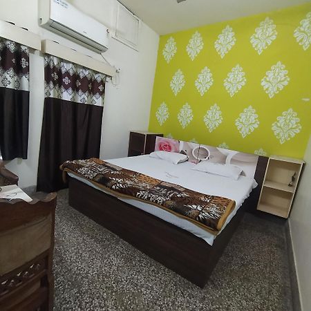 גורקפור International Hotel In מראה חיצוני תמונה