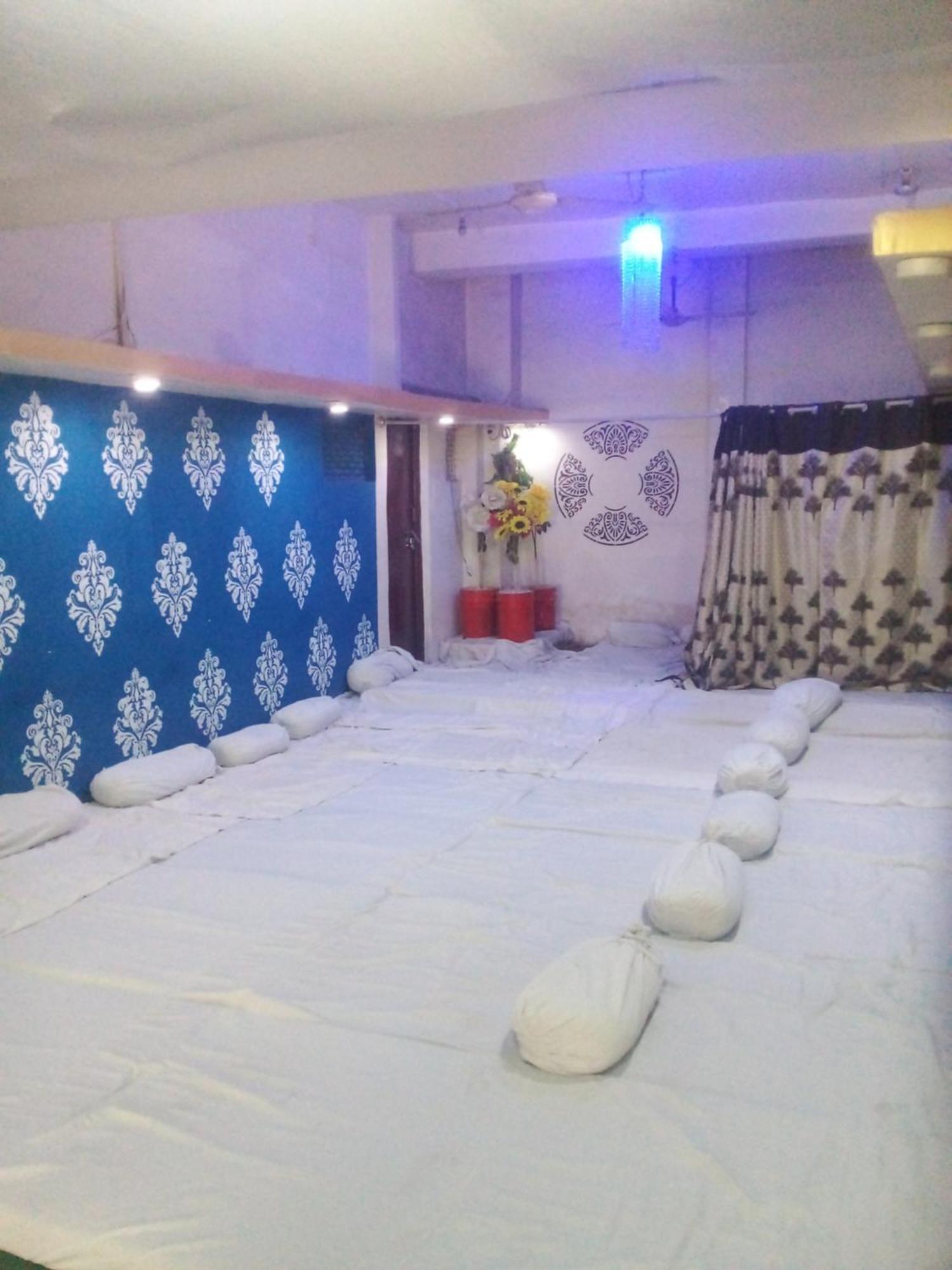 גורקפור International Hotel In מראה חיצוני תמונה